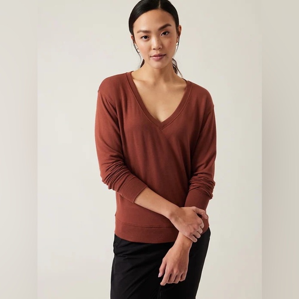 Athleta soft V-NECK SWEATER relax top with thumb holes